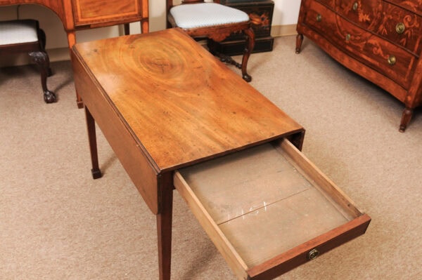 English 18th Century Chippendale Mahogany Pembroke Table with Drawer, Drop Leaves and Block Feet - Image 6