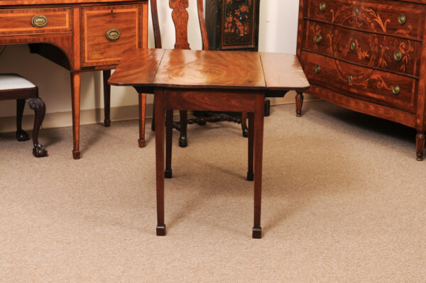 English 18th Century Chippendale Mahogany Pembroke Table with Drawer, Drop Leaves and Block Feet - Image 10
