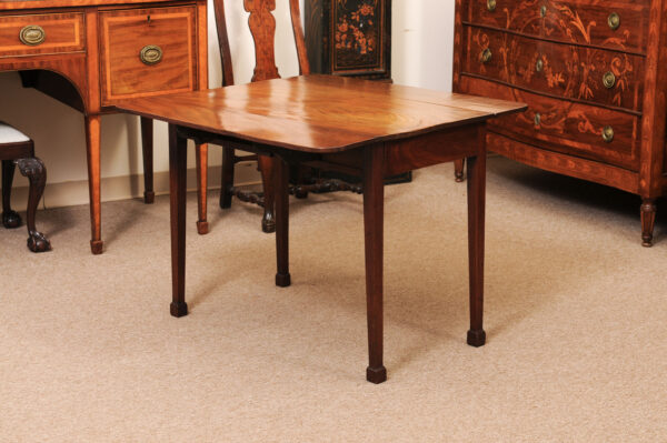 English 18th Century Chippendale Mahogany Pembroke Table with Drawer, Drop Leaves and Block Feet - Image 12