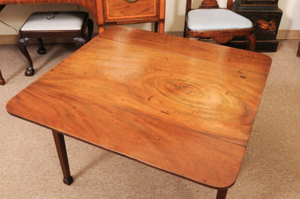 English 18th Century Chippendale Mahogany Pembroke Table with Drawer, Drop Leaves and Block Feet - Image 14