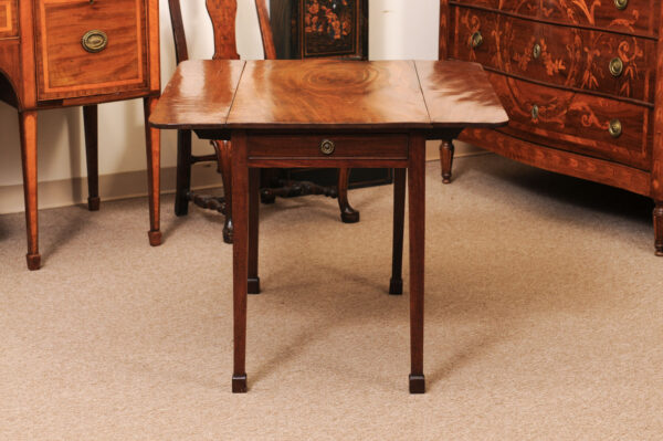 English 18th Century Chippendale Mahogany Pembroke Table with Drawer, Drop Leaves and Block Feet - Image 16