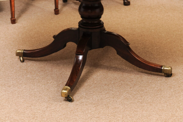 English George III Breakfast Oval Dining Table in Plum Pudding Mahogany with Pedestal Base, Early 19th Century - Image 4