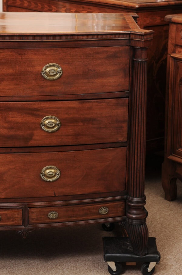 Fine English Mahogany Chest in the Manner of Gillows with Rosewood and Satinwood Cross-banding, Complemented by Flanking Reeded Columns that Terminate at the feet, Early 19th Century - Image 14