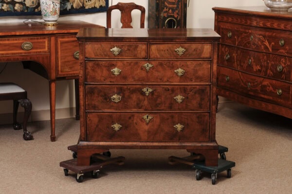 18th Century English Walnut Chest with 5 Drawers and Bracket Feet, Later Veneered Top - Image 15