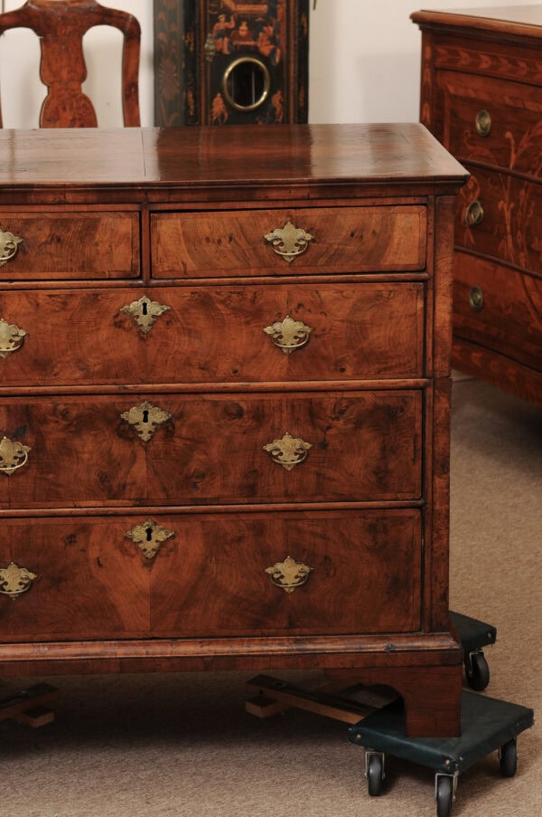 18th Century English Walnut Chest with 5 Drawers and Bracket Feet, Later Veneered Top - Image 16