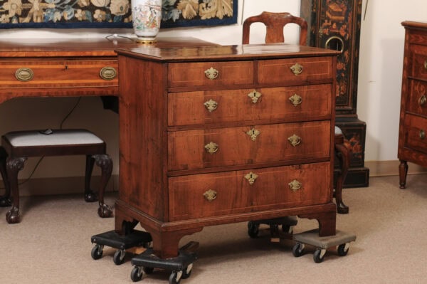 English Early 18th Century Walnut Chest with String Inlay and Bracket Feet - Image 3
