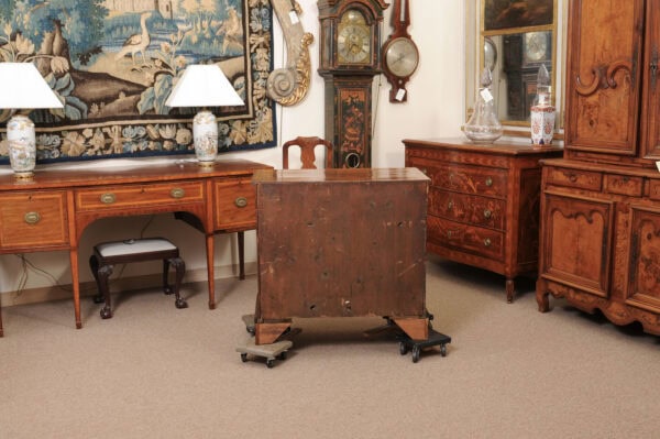English Early 18th Century Walnut Chest with String Inlay and Bracket Feet - Image 9