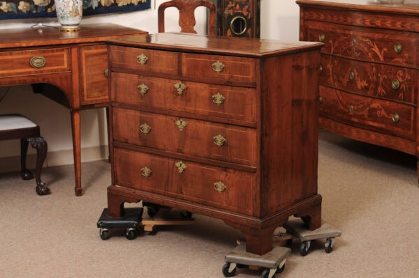 English Early 18th Century Walnut Chest with String Inlay and Bracket Feet - Image 12