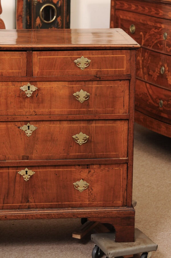 English Early 18th Century Walnut Chest with String Inlay and Bracket Feet - Image 14