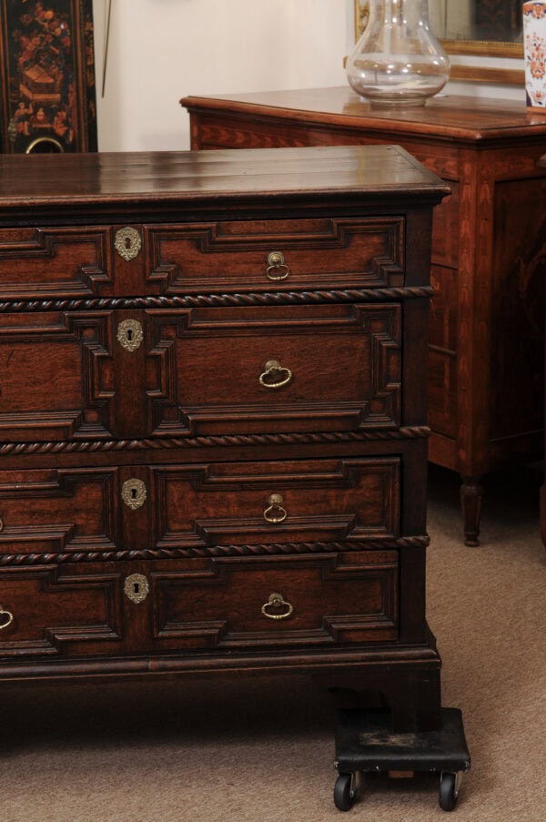 18th Century Oak Jacobean Style Chest with 4 Drawers and Barley Twist Detail Ending in Bracket Feet - Image 15