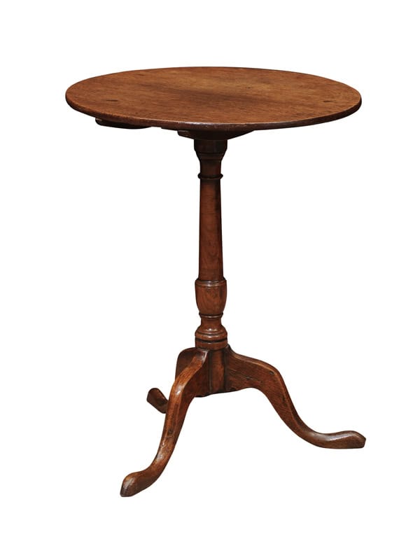 English Late 18th Century Oak Round Tilt Top Table with Tripod Base & Pad Feet - Image 2