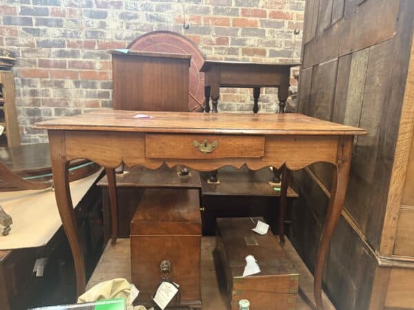 French Louis XV Style Side Table in Walnut with 1 Drawer and Shaped Apron, 19th Century