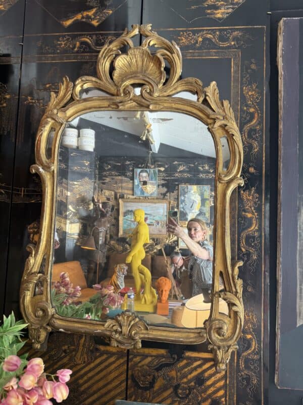 Aix en Provence Giltwood Mirror with Shell Crest, 18th Century France