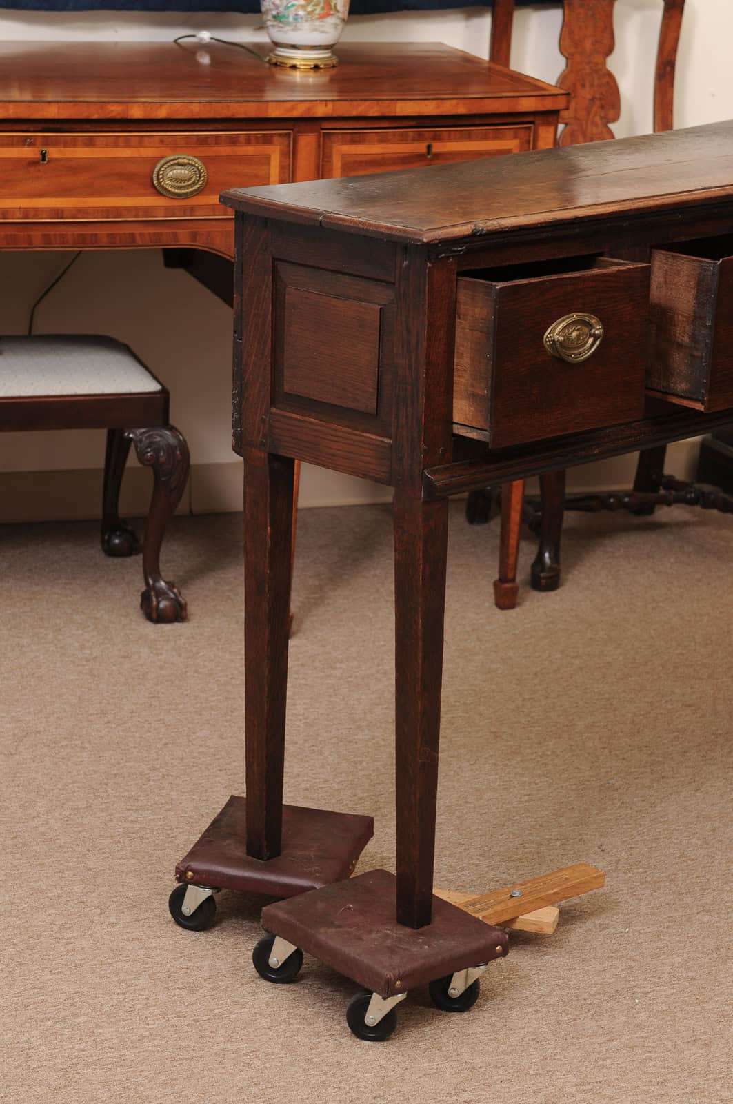 18th Century English Oak Dresser Base with Straight Legs and 4 Drawers - Image 5