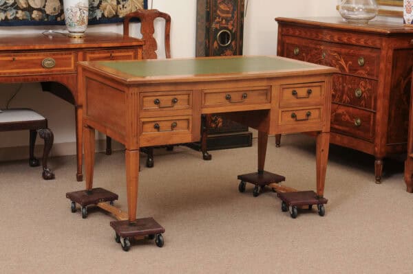 French Louis XVI Style Walnut Writing Table with Green Leather Top, 4 Drawers and Slide, 20th Century - Image 3