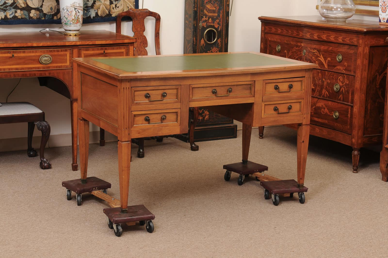 French Louis XVI Style Walnut Writing Table with Green Leather Top, 4 Drawers and Slide, 20th Century - Image 3