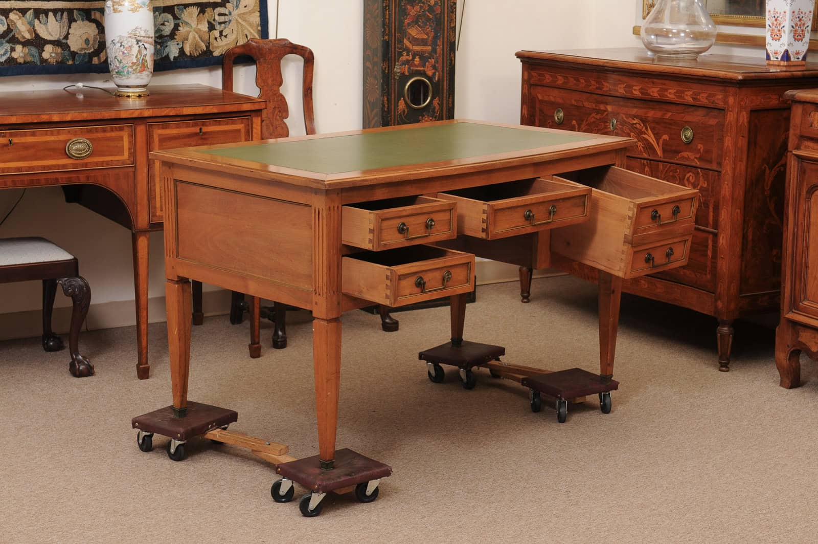 French Louis XVI Style Walnut Writing Table with Green Leather Top, 4 Drawers and Slide, 20th Century - Image 4