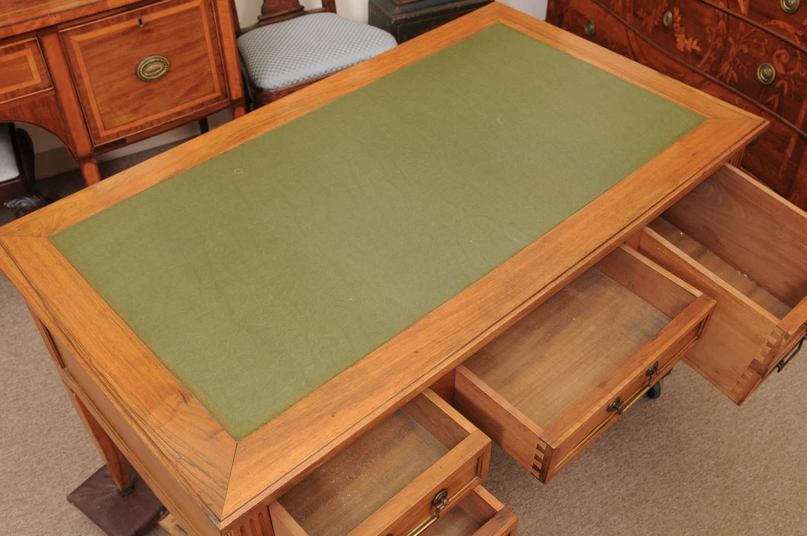 French Louis XVI Style Walnut Writing Table with Green Leather Top, 4 Drawers and Slide, 20th Century - Image 5