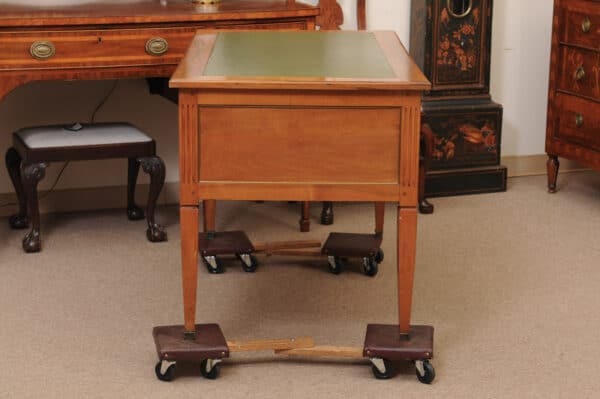 French Louis XVI Style Walnut Writing Table with Green Leather Top, 4 Drawers and Slide, 20th Century - Image 7