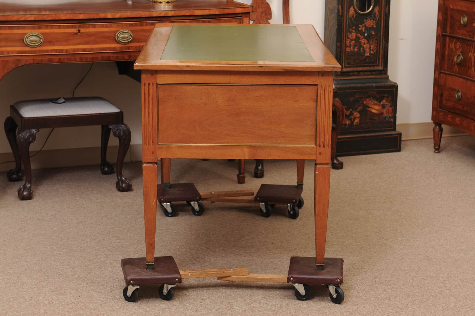 French Louis XVI Style Walnut Writing Table with Green Leather Top, 4 Drawers and Slide, 20th Century - Image 7