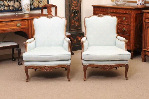 Pair of French XV Style Oak Bergeres with Carving and Cabriole Legs - Image 13