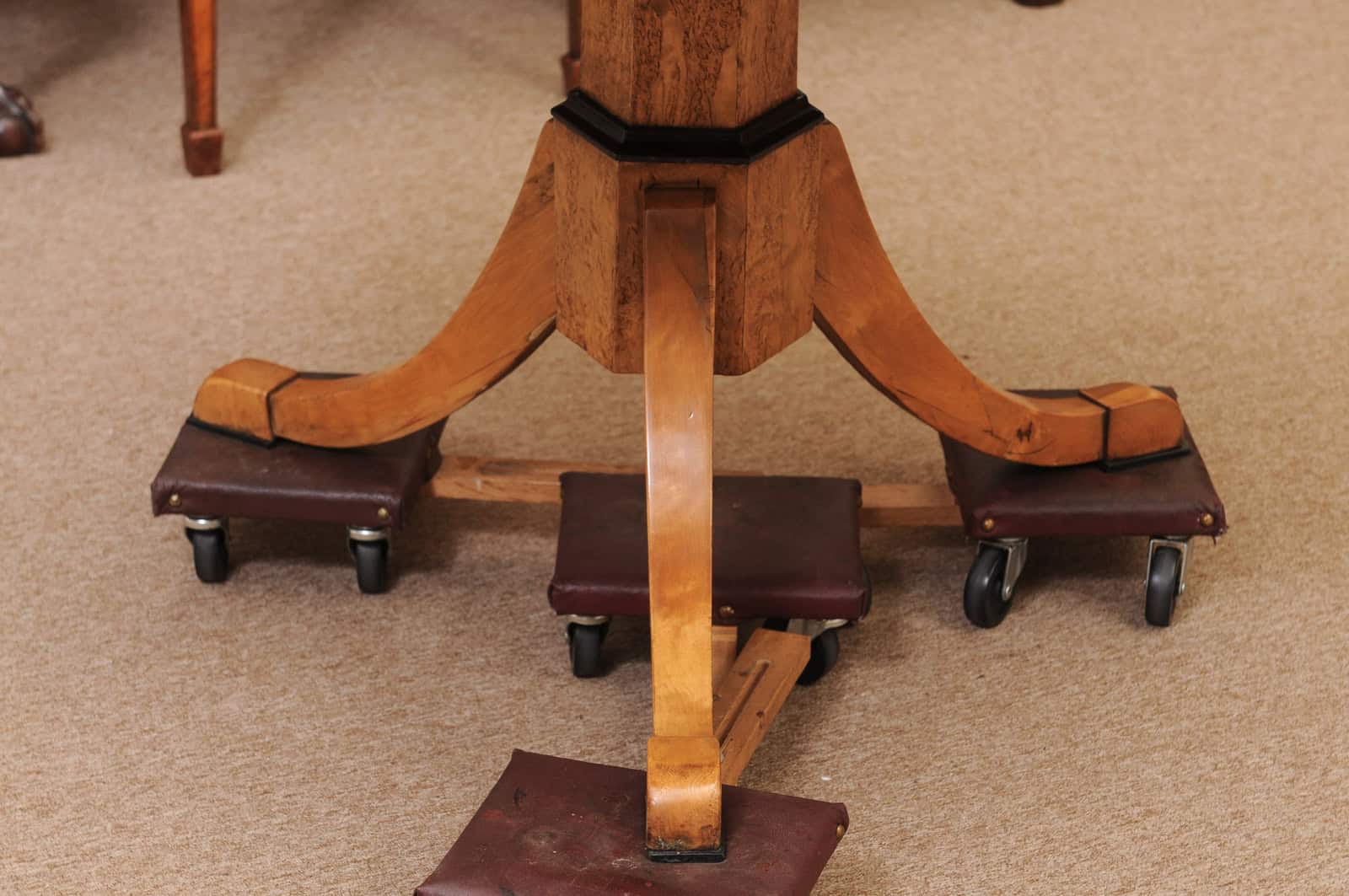 Biedemeier 19th Century Drum Table in Birch, Burled Elm and Rosewood Crossbanding with 6 Drawers and Pedestal Base - Image 13