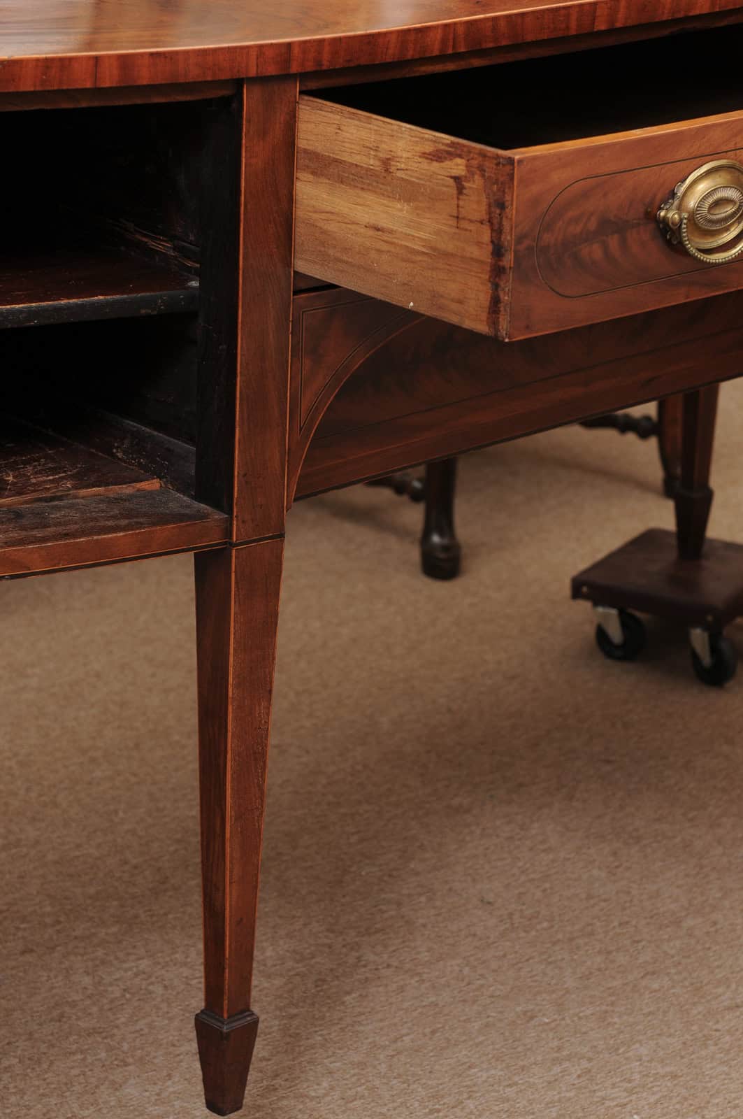 Early 19th Century George IV Mahogany Sideboard with Crossbanding and Reeded Rounded Legs - Image 5