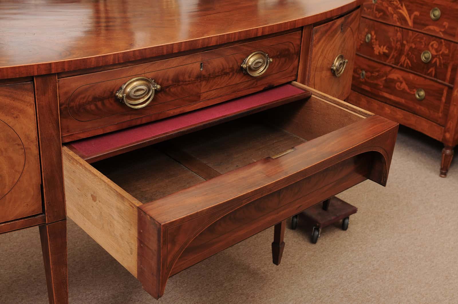 Early 19th Century George IV Mahogany Sideboard with Crossbanding and Reeded Rounded Legs - Image 9