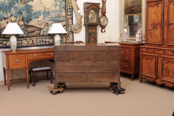 English Early 19th Century Oak Mules Chest with 7 Crossbanded Drawers, and Flanking Column Detail - Image 9