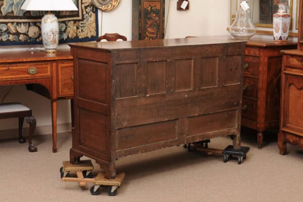 English Late 18th Century Dresser Base with 3 Drawers, Brass Bail Pulls and Shaped Apron - Image 10
