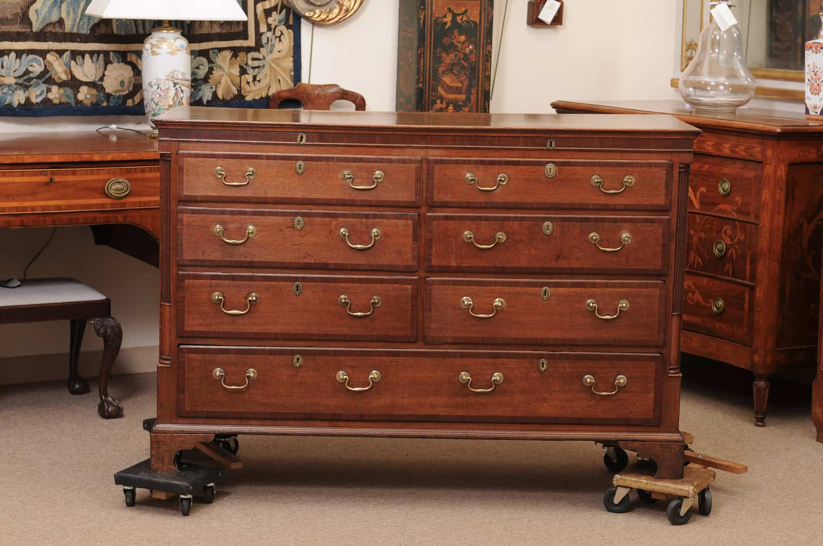 English Early 19th Century Oak Mules Chest with 7 Crossbanded Drawers, and Flanking Column Detail - Image 13