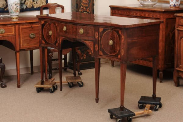 English Late 18th Century George III Serpentine Sideboard with Rosewood Crossbanding - Image 12