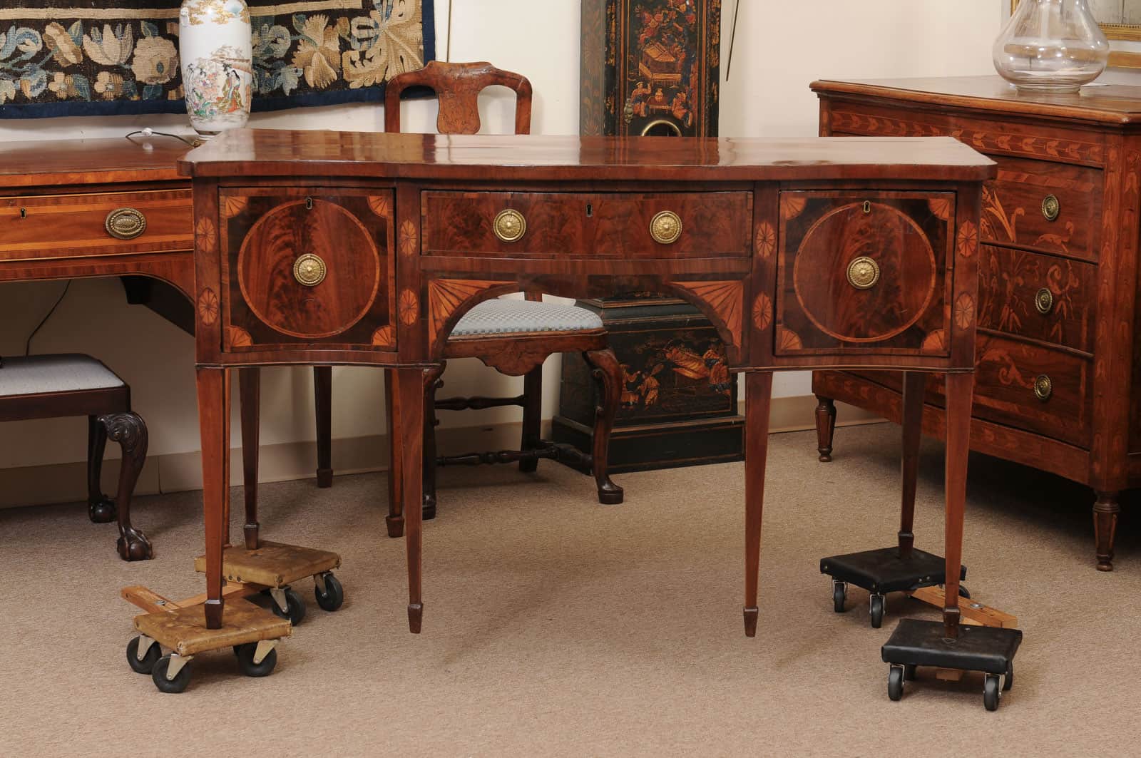 English Late 18th Century George III Serpentine Sideboard with Rosewood Crossbanding - Image 14