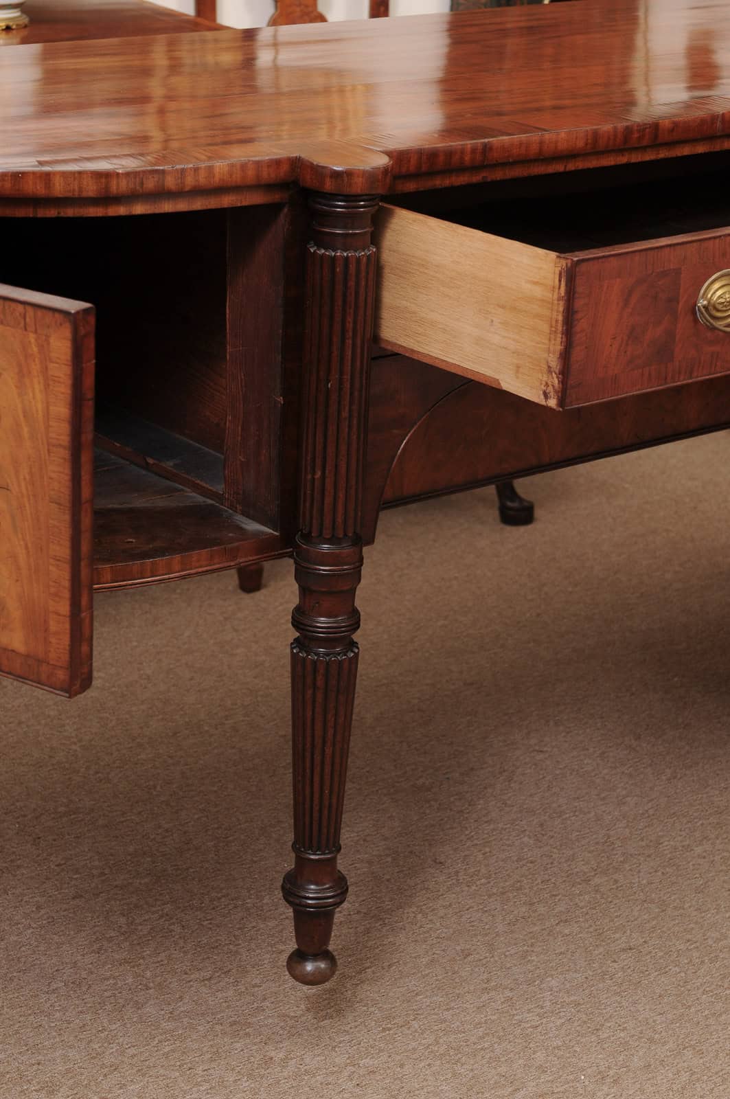 Early 19th Century George IV Mahogany Sideboard with Crossbanding and Reeded Rounded Legs - Image 5