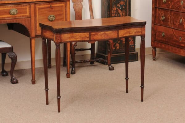 American Game Table in Maple & Mahogany with Reeded Legs, Possibly Salem, MD, Ca. 1815 - Image 3
