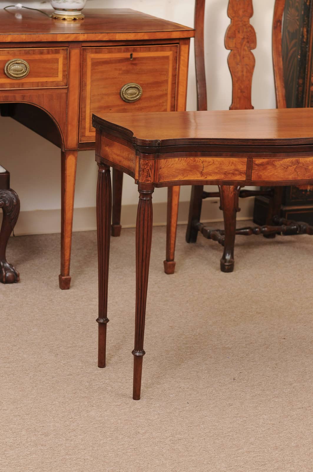 American Game Table in Maple & Mahogany with Reeded Legs, Possibly Salem, MD, Ca. 1815 - Image 4