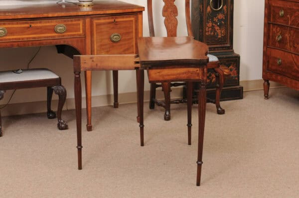 American Game Table in Maple & Mahogany with Reeded Legs, Possibly Salem, MD, Ca. 1815 - Image 7