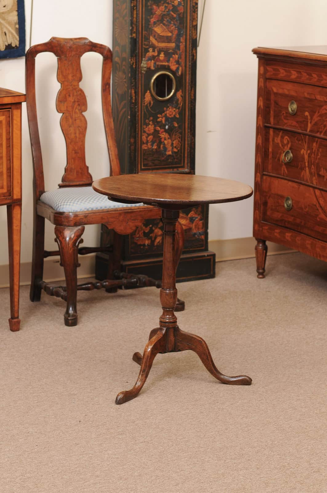 English Late 18th Century Oak Round Tilt Top Table with Tripod Base & Pad Feet - Image 4
