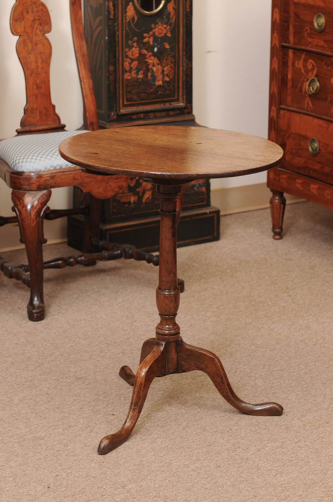 English Late 18th Century Oak Round Tilt Top Table with Tripod Base & Pad Feet - Image 5