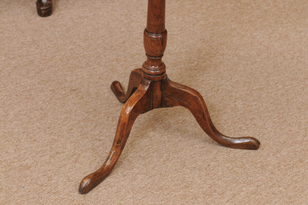 English Late 18th Century Oak Round Tilt Top Table with Tripod Base & Pad Feet - Image 6
