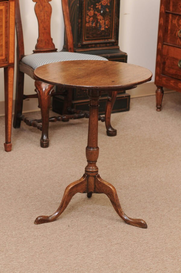 English Late 18th Century Oak Round Tilt Top Table with Tripod Base & Pad Feet - Image 9