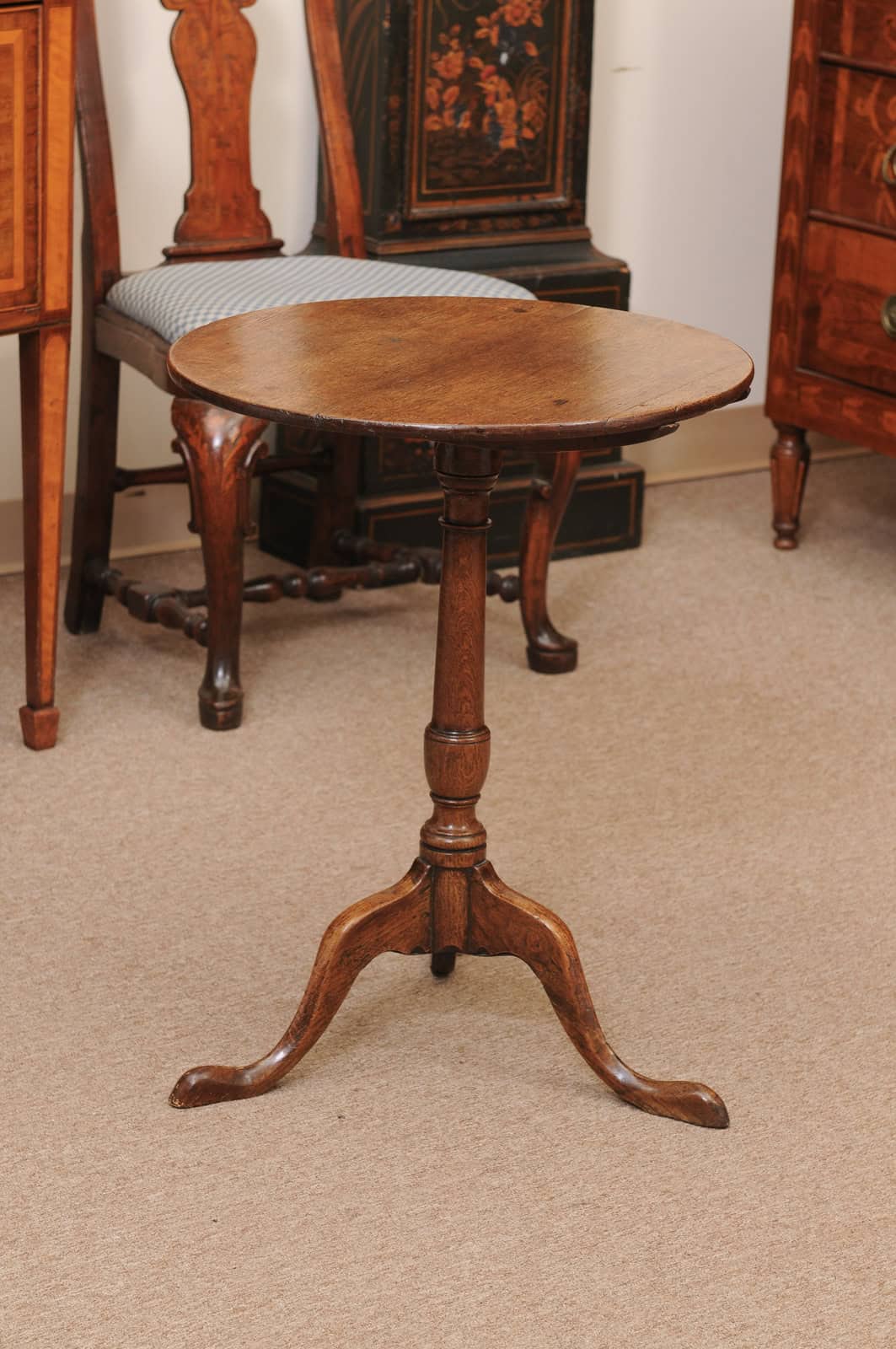 English Late 18th Century Oak Round Tilt Top Table with Tripod Base & Pad Feet - Image 9