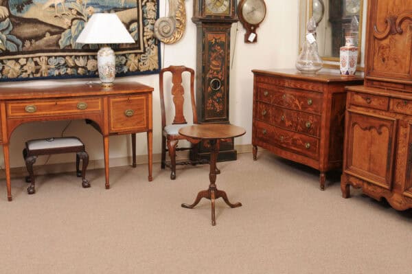 English Late 18th Century Oak Round Tilt Top Table with Tripod Base & Pad Feet - Image 11