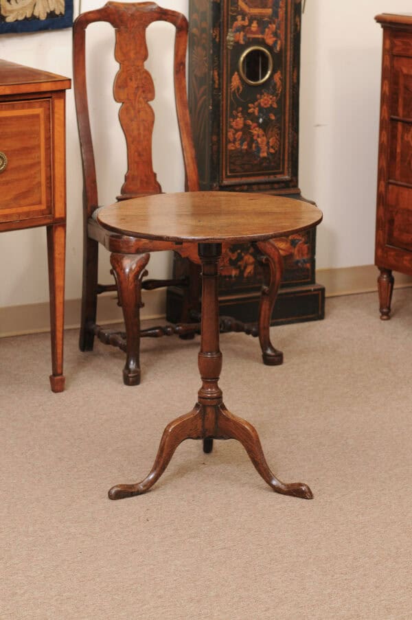 English Late 18th Century Oak Round Tilt Top Table with Tripod Base & Pad Feet - Image 12