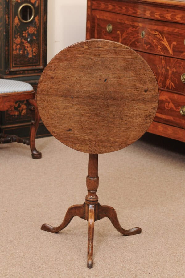 English Late 18th Century Oak Round Tilt Top Table with Tripod Base & Pad Feet - Image 14