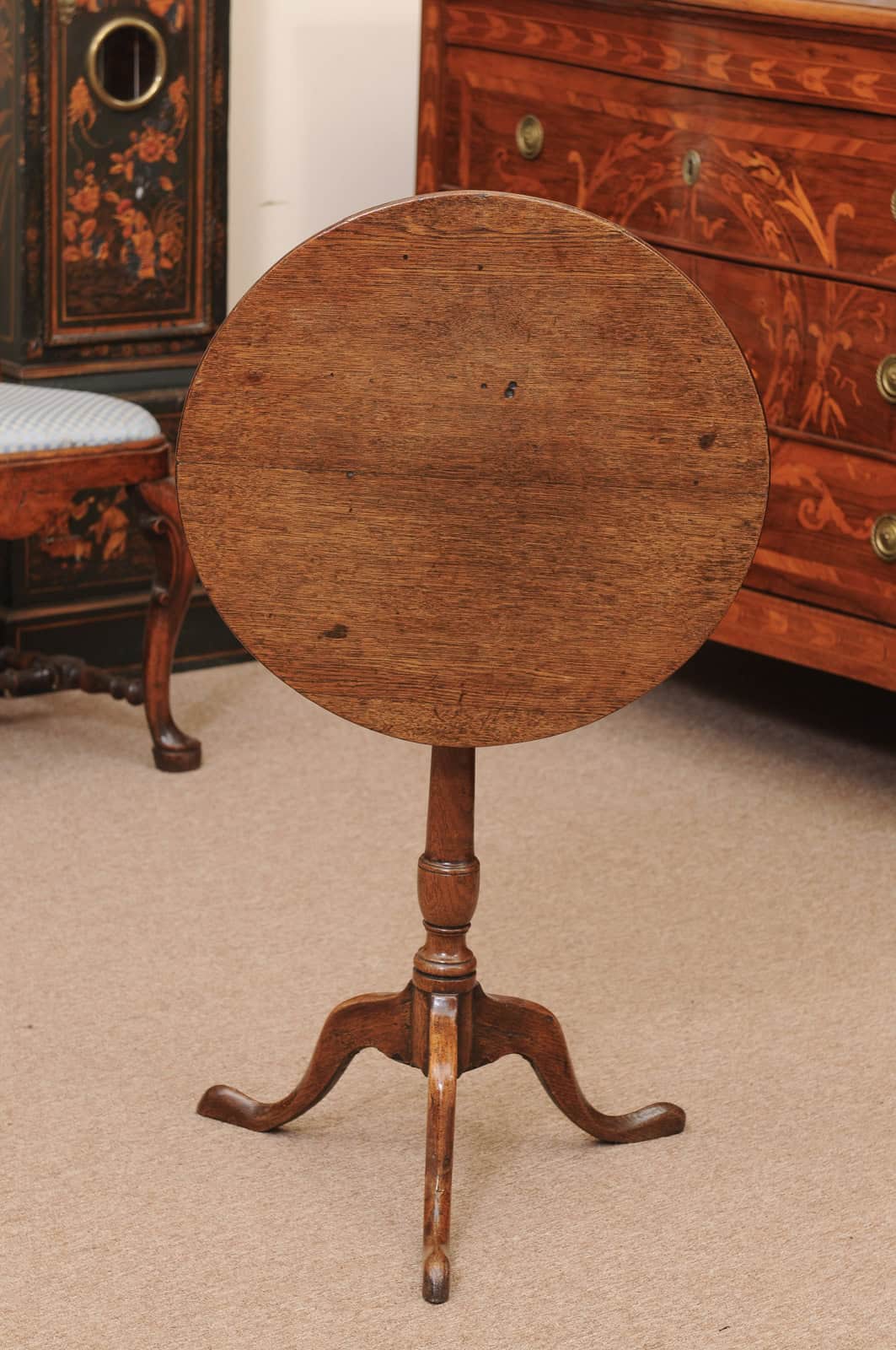 English Late 18th Century Oak Round Tilt Top Table with Tripod Base & Pad Feet - Image 14