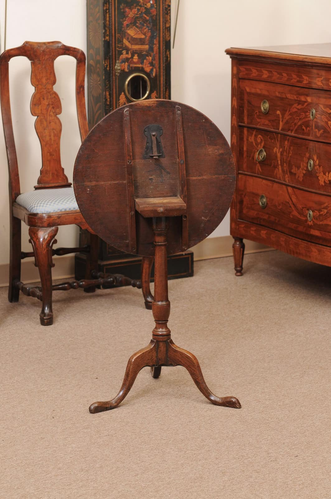 English Late 18th Century Oak Round Tilt Top Table with Tripod Base & Pad Feet - Image 15