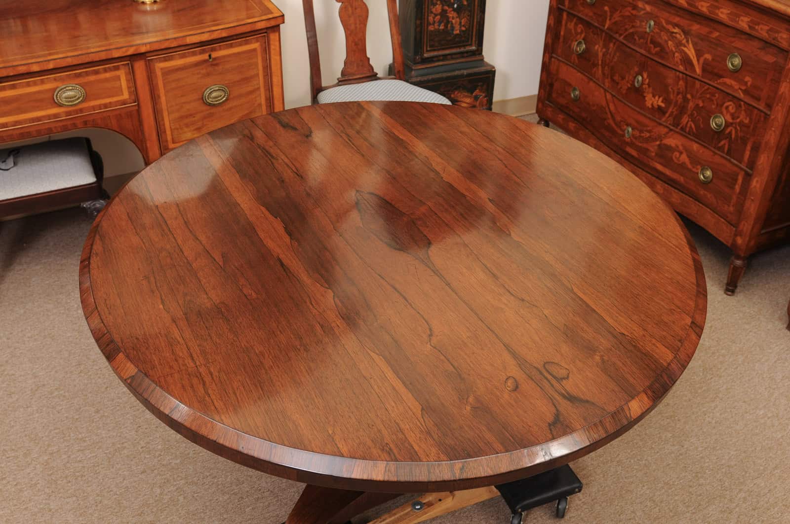 English 19th Century Rosewood Center Table with Pedestal Base and Scroll Feet - Image 5