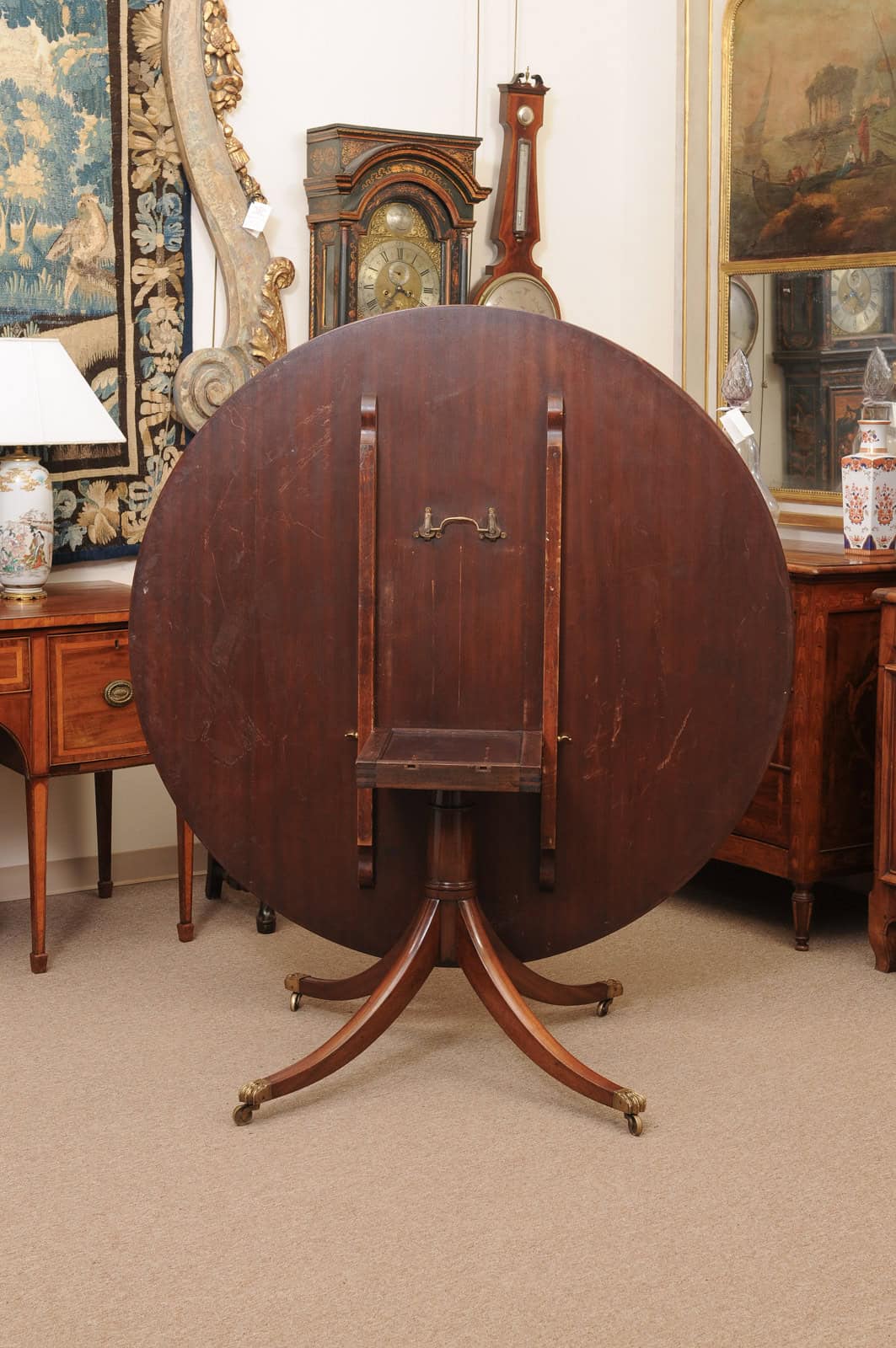 English Round Mahogany Pedestal Dining Table with Crossbanding and Ebonized String Inlay, 20th Century - Image 3