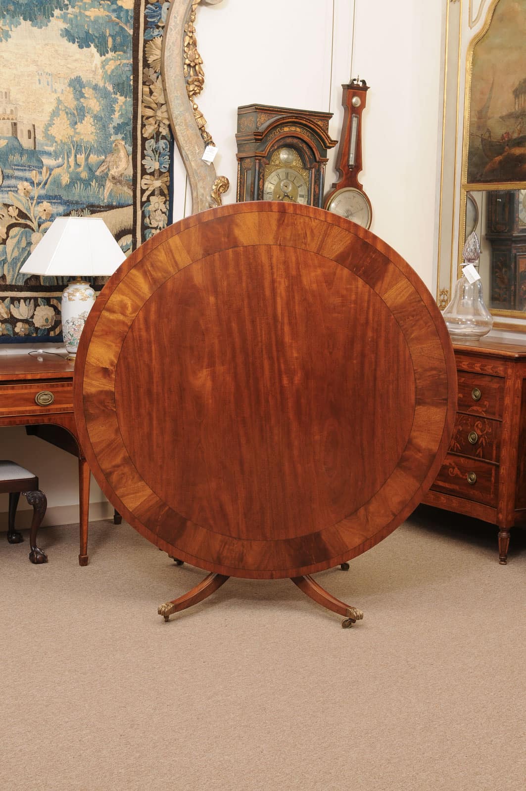 English Round Mahogany Pedestal Dining Table with Crossbanding and Ebonized String Inlay, 20th Century - Image 4